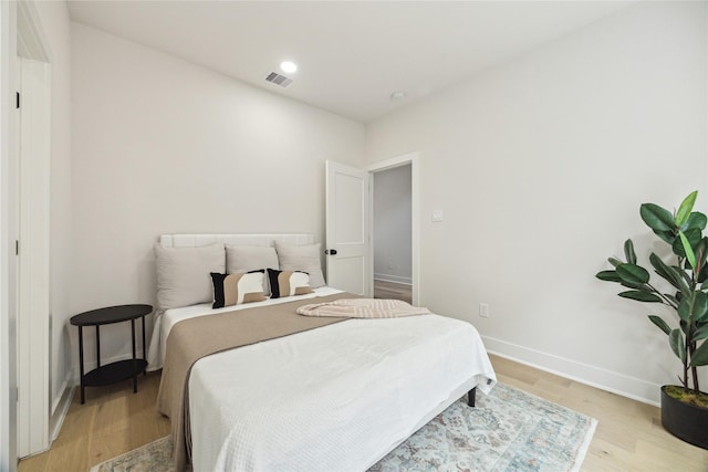 3907D Tulane St, Houston, TX 77018 - bedroom with light wood-style flooring and baseboards