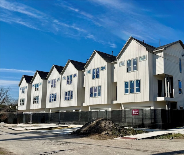 1803 Brooks St, Houston, TX 77026 - view of building exterior with a fenced front yard and a residential view