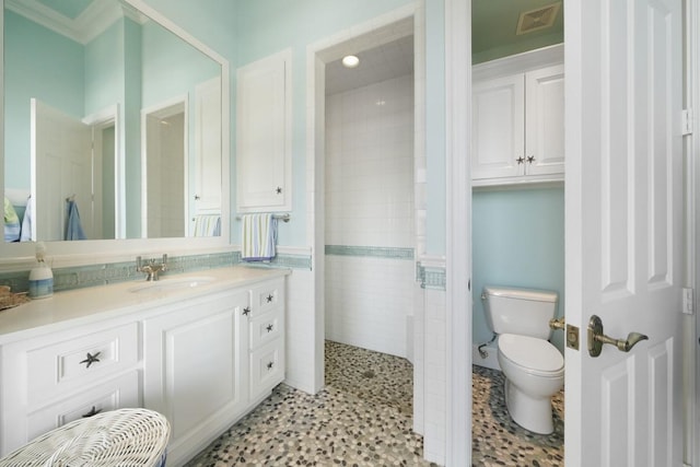 31 Southern Crescent Ct, The Woodlands, TX 77380 - full bathroom with vanity, toilet, and a tile shower