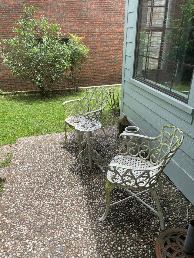 325 E Main St, Brenham, TX 77833 - view of patio
