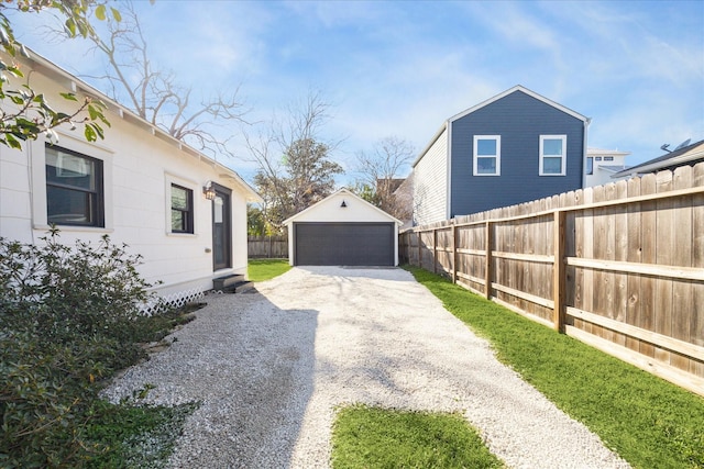 2229 Singleton St, Houston, TX 77008 - view of yard with an outbuilding and a detached garage
