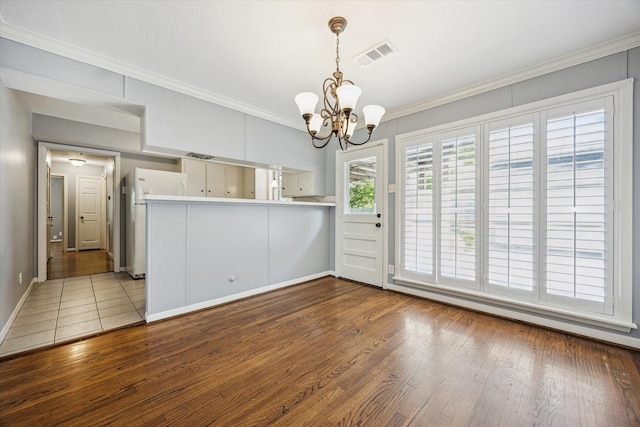 5227 Willowbend Blvd, Houston, TX 77096 - unfurnished room featuring a chandelier, hardwood / wood-style flooring, ornamental molding, and baseboards