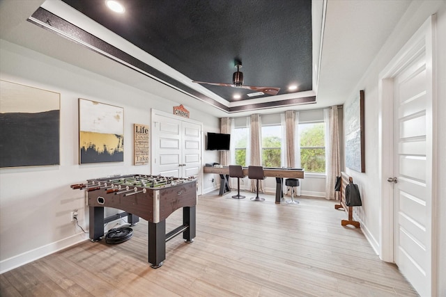 8826 Forest Side Dr, Missouri City, TX 77459 - rec room featuring a tray ceiling, baseboards, a ceiling fan, light wood-type flooring, and recessed lighting