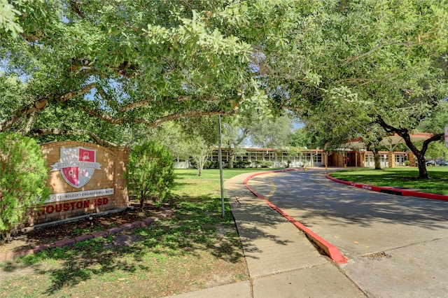 4410 Spellman Rd, Houston, TX 77035 - view of property's community with a lawn