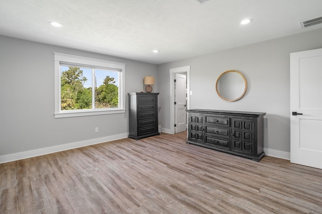 719 Fairfield St, Shoreacres, TX 77571 - unfurnished bedroom with light wood-style flooring, baseboards, and recessed lighting