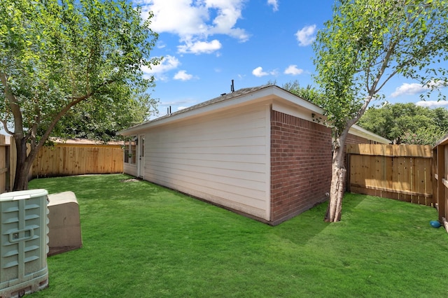 2411 Irish Spring Dr, Houston, TX 77067 - view of yard