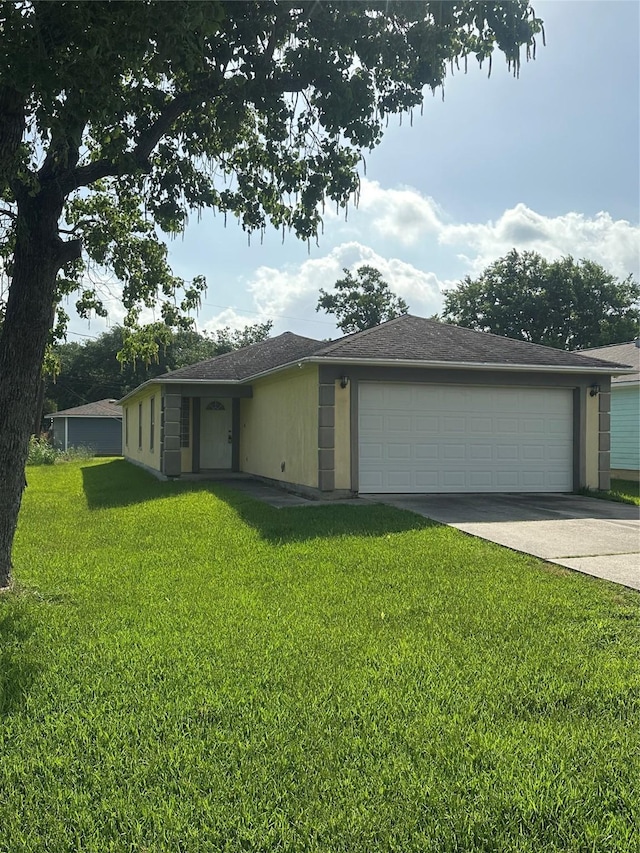 227 S Brownell St, La Porte, TX 77571 - view of front of property with a front yard