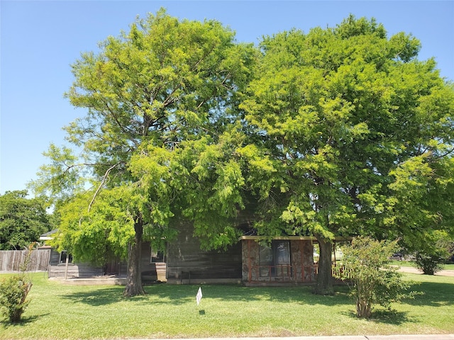 1101 4th Ave N, Texas City, TX 77590 - view of grassy yard with a sunroom
