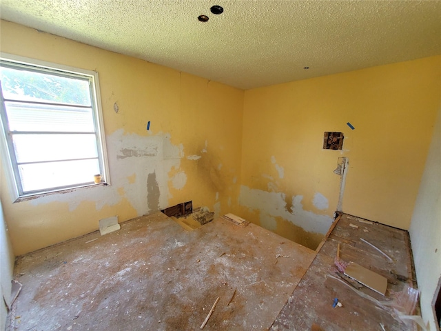 1101 4th Ave N, Texas City, TX 77590 - spare room featuring a textured ceiling