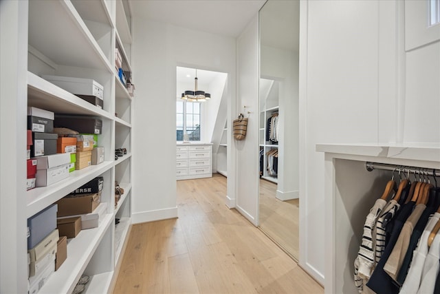 510 Wilmington Dr, Bellaire, TX 77401 - walk in closet featuring light wood finished floors and a chandelier