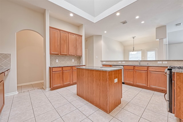11519 Staffordale Ct, Cypress, TX 77433 - kitchen with appliances with stainless steel finishes, backsplash, a sink, a center island, and recessed lighting