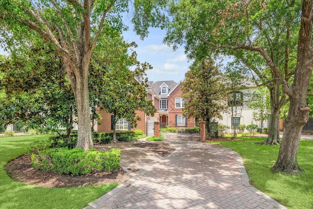 16 W Oaks Dr Unit B, Houston, TX 77056 - view of front of house with a gate and brick siding