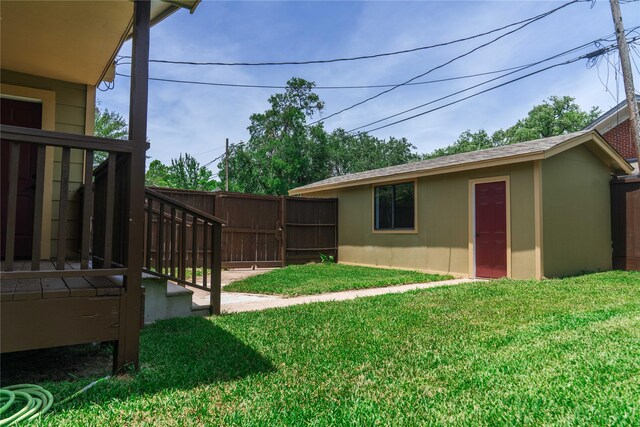 4801 Walker St, Houston, TX 77023 - view of yard featuring an outbuilding