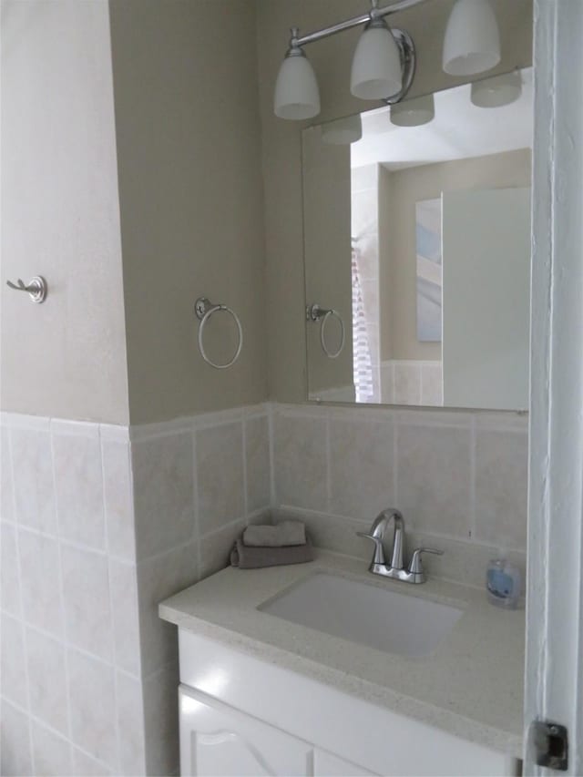 4801 Walker St, Houston, TX 77023 - bathroom with vanity and tile walls