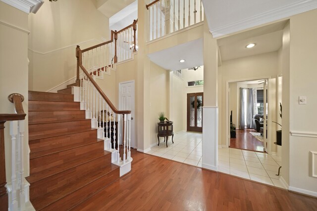 1123 Mariner Cv, Sugar Land, TX 77498 - entryway featuring wood finished floors, stairway, a towering ceiling, baseboards, and recessed lighting