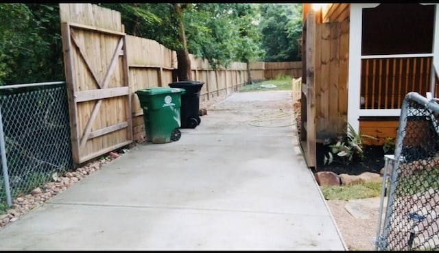 6301 Ezzard Charles Ln, Houston, TX 77091 - view of gate