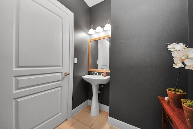 3333 Allen Pkwy Unit 1508, Houston, TX 77019 - bathroom with tile patterned flooring and baseboards