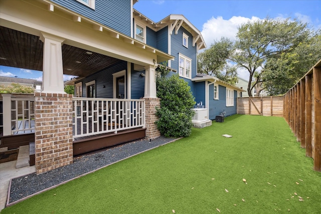 446 Arlington St, Houston, TX 77007 - view of yard with a porch