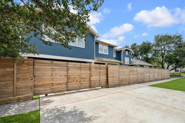 446 Arlington St, Houston, TX 77007 - view of property exterior featuring a patio