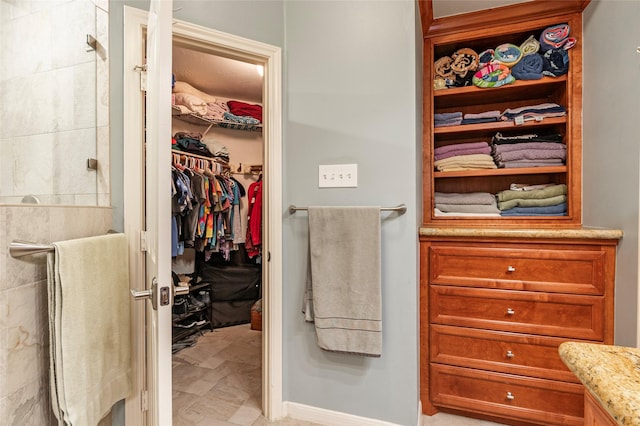 811 Hackberry Ln, Friendswood, TX 77546 - view of closet