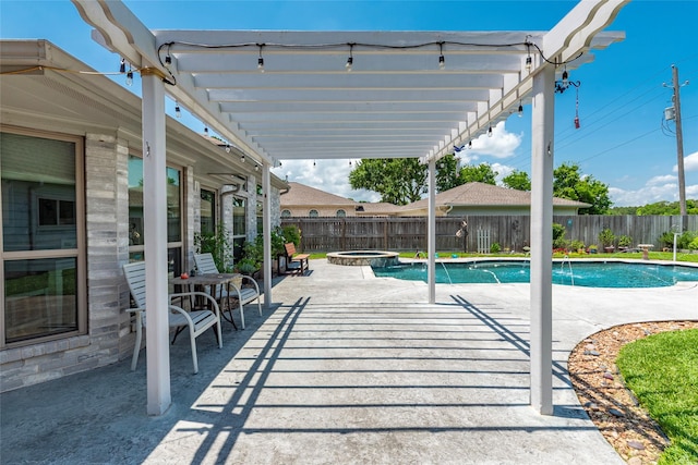811 Hackberry Ln, Friendswood, TX 77546 - fenced backyard featuring a pergola, a pool with connected hot tub, and a patio area