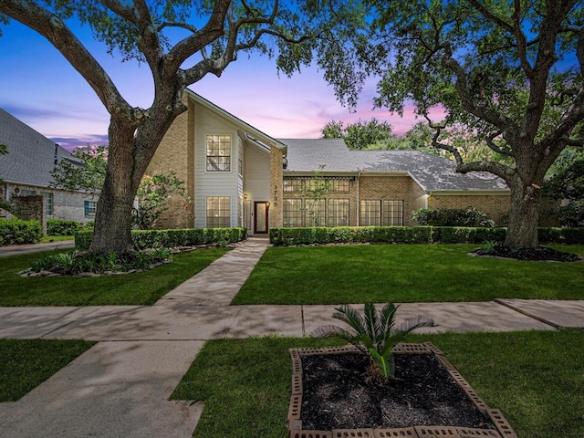 1735 Hodge Lake Ln, Sugar Land, TX 77478 - mid-century home featuring brick siding and a front lawn