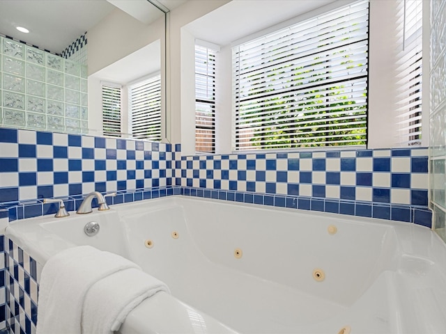 1735 Hodge Lake Ln, Sugar Land, TX 77478 - full bathroom featuring a whirlpool tub