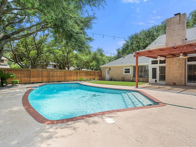 1735 Hodge Lake Ln, Sugar Land, TX 77478 - view of swimming pool with a patio area, a fenced backyard, and a ceiling fan