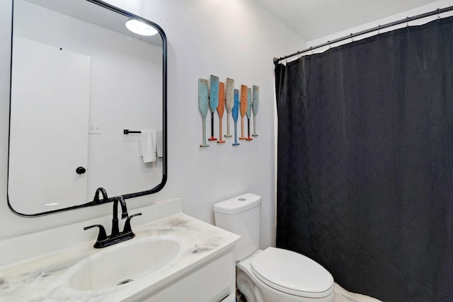 311 Harbor Dr, Onalaska, TX 77360 - full bath with vanity, toilet, and a shower with curtain