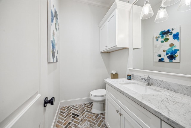 1336 Tulane St, Houston, TX 77008 - bathroom featuring baseboards, brick flooring, vanity, toilet, and ornamental molding