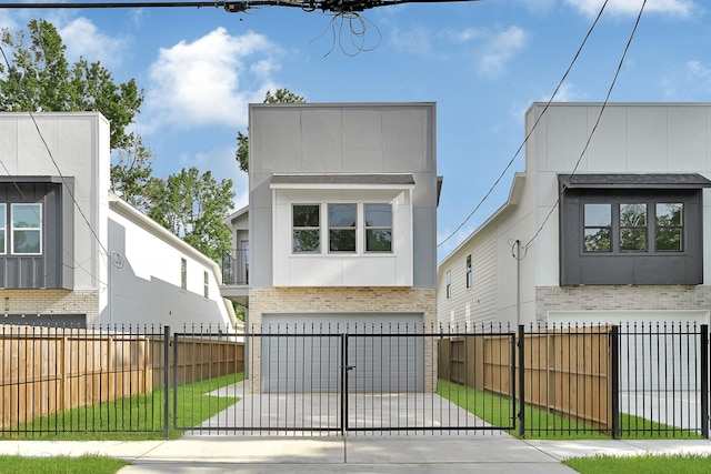 90 Burres St Unit B, Houston, TX 77022 - contemporary home featuring a garage, stucco siding, brick siding, driveway, and a fenced front yard