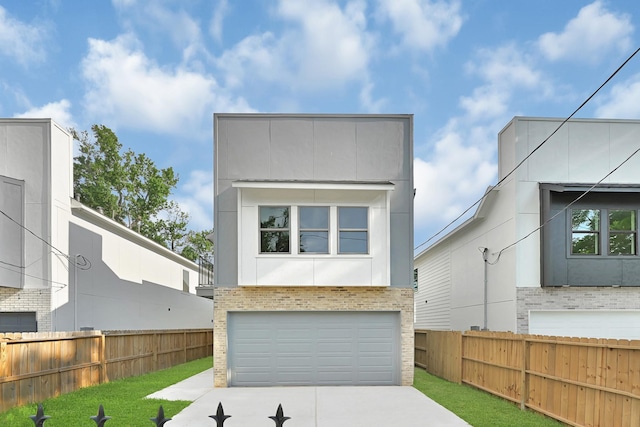 90 Burres St Unit B, Houston, TX 77022 - contemporary house featuring an attached garage, concrete driveway, and stucco siding