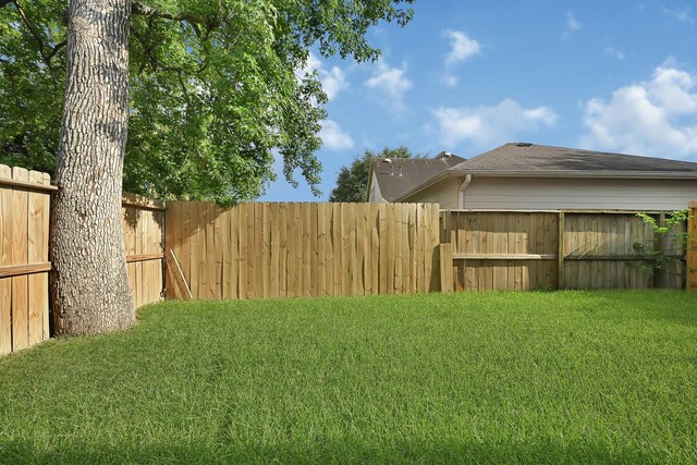 90 Burres St Unit B, Houston, TX 77022 - view of yard