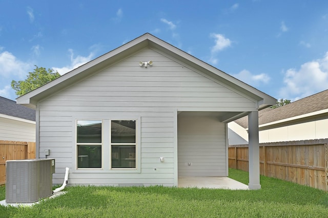 90 Burres St Unit B, Houston, TX 77022 - rear view of house featuring cooling unit and a patio area