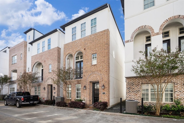 2713 Cohn Gdn, Houston, TX 77007 - view of front of house featuring cooling unit, stucco siding, and brick siding