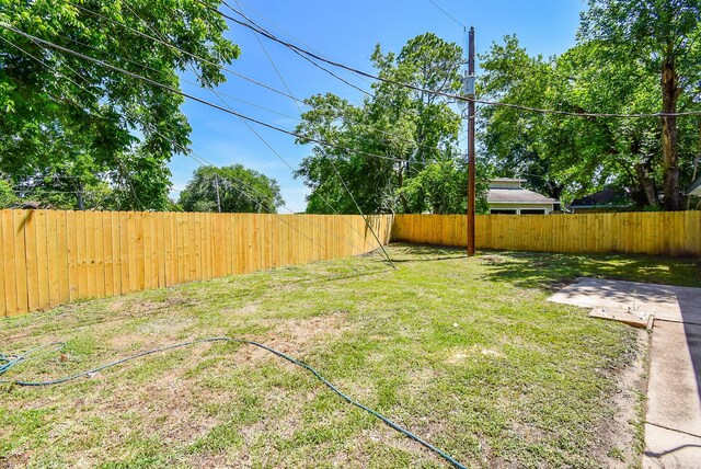 5906 Melanite Ave, Houston, TX 77053 - view of yard