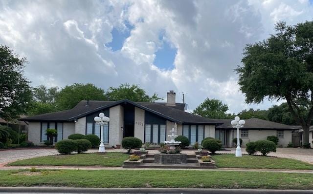 8107 S Braeswood Blvd, Houston, TX 77071 - view of front facade featuring a front yard and driveway