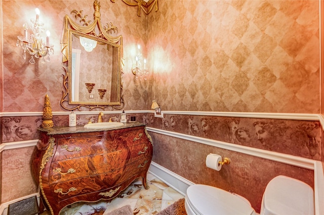 5302 Val Verde St, Houston, TX 77056 - bathroom with toilet, vanity, wallpapered walls, and marble finish floors