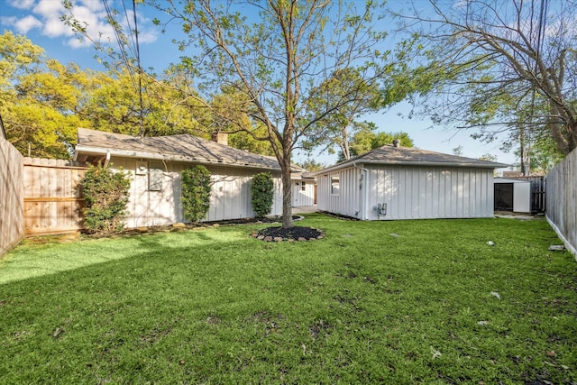 4411 Colchester St, Houston, TX 77018 - view of yard featuring an outbuilding