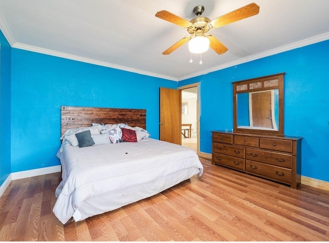 701 Alamo St, El Campo, TX 77437 - bedroom featuring wood finished floors, crown molding, baseboards, and a ceiling fan