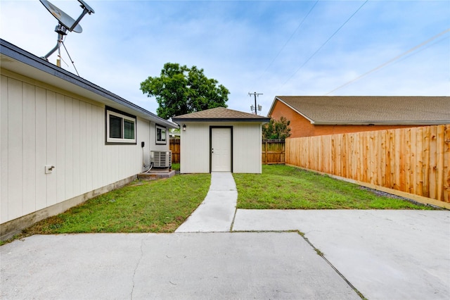 2525 29th Ave N, Texas City, TX 77590 - view of yard featuring cooling unit and a patio