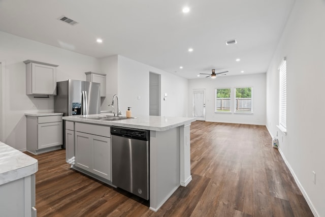 5115 Belmont Hill Ct, Spring, TX 77373 - kitchen with stainless steel appliances, a sink, gray cabinetry, ceiling fan, and recessed lighting