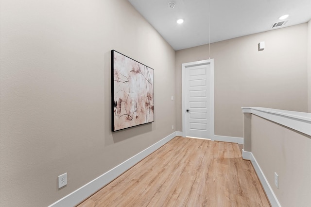 4013 Griggs Rd Unit H, Houston, TX 77021 - corridor featuring light wood-style floors, baseboards, and recessed lighting