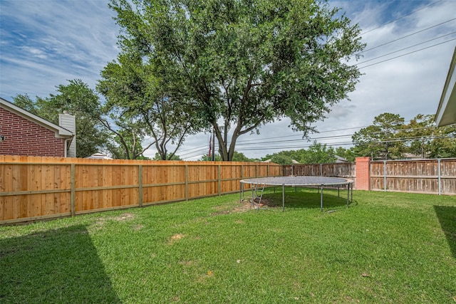 5722 Henniker Dr, Houston, TX 77041 - view of yard featuring a trampoline