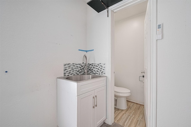 5722 Henniker Dr, Houston, TX 77041 - bathroom with toilet, backsplash, vanity, and wood finished floors