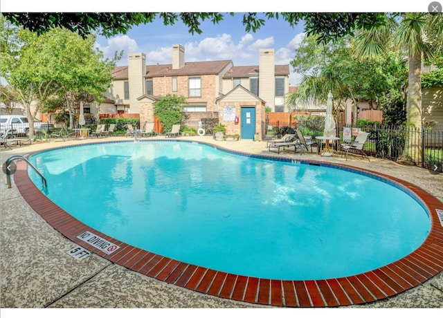 1201 Mcduffie St Unit 122, Houston, TX 77019 - community pool with a patio