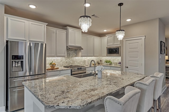 127 Kingsley Grove St, Montgomery, TX 77316 - kitchen featuring stainless steel appliances, a sink, a chandelier, white cabinets, and recessed lighting