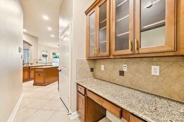 28314 Shining Creek Ln, Spring, TX 77386 - bar area featuring tasteful backsplash, light tile patterned floors, baseboards, and recessed lighting