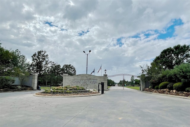 11415 W Kristina Cir, Montgomery, TX 77316 - community sign with a gate