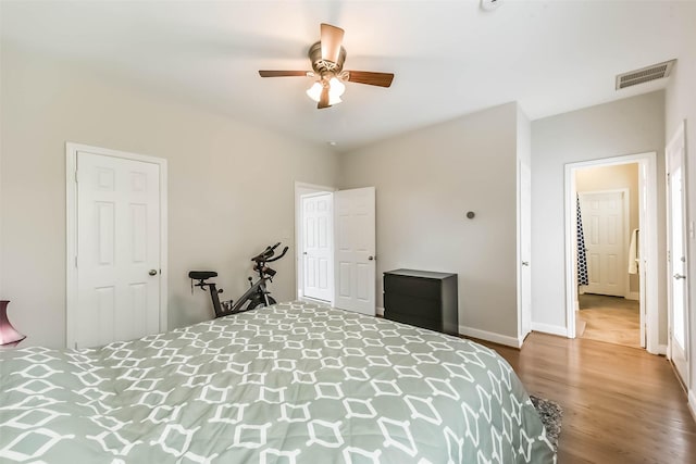1513 Nagle St, Houston, TX 77003 - bedroom with wood finished floors and a ceiling fan